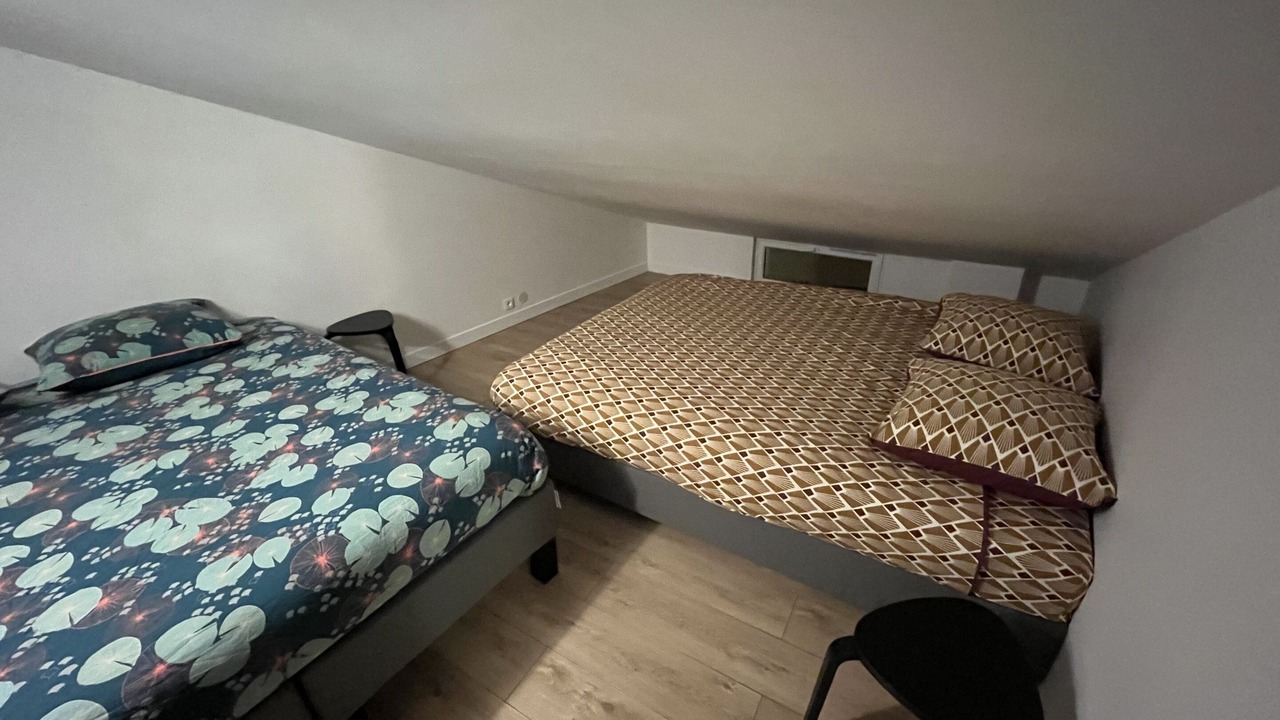 Photo of Bedroom in Stains