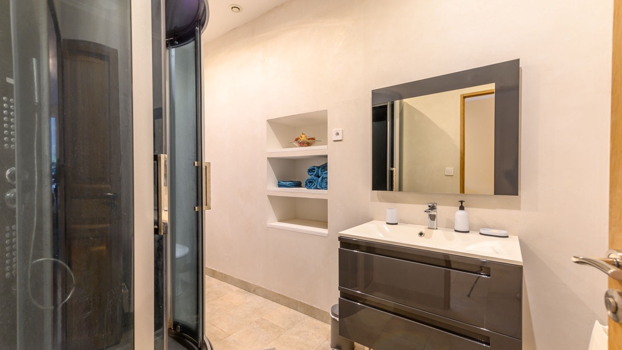 Photo of Bathroom in Pavant