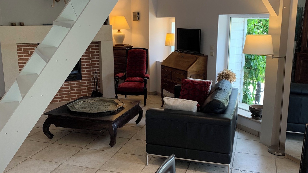 Photo of Livingroom in Pinterville
