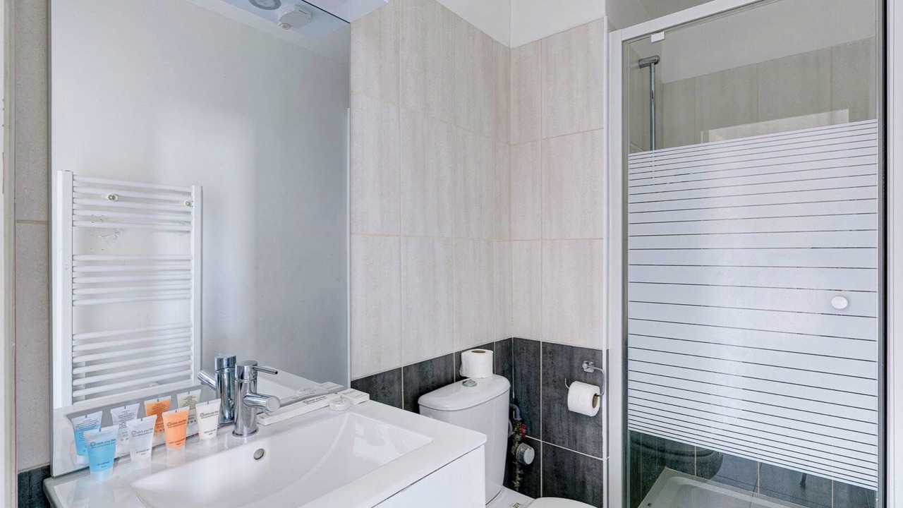 Photo of Bathroom in Montreuil