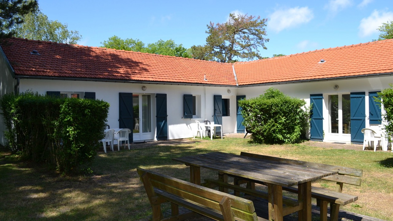 Photo of Outdoor in Saint-Quentin-en-Tourmont