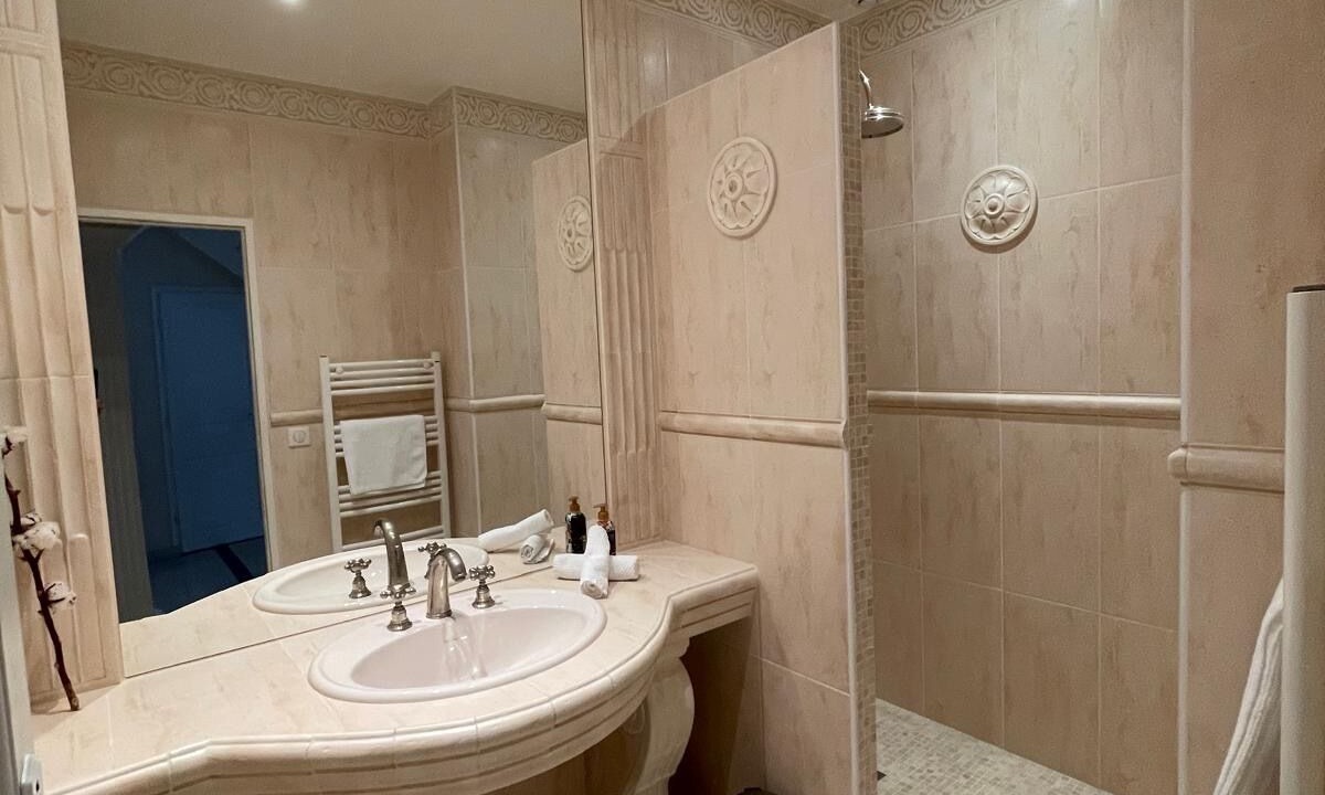 Photo of Bathroom in Villeneuve-le-Comte
