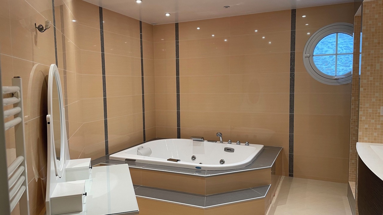 Photo of Bathroom in Villeneuve-le-Comte