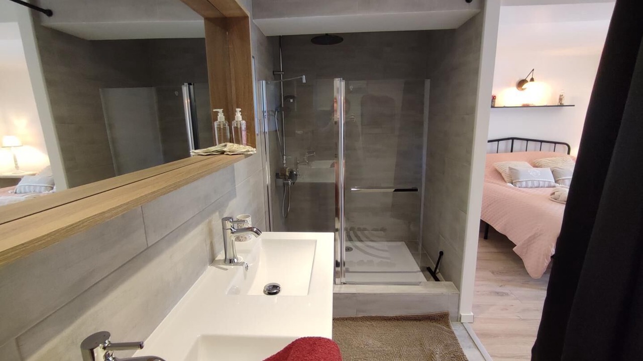 Photo of Bathroom in Saint-Ouen-le-Mauger