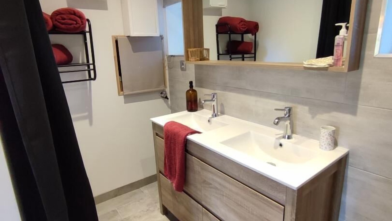 Photo of Bathroom in Saint-Ouen-le-Mauger