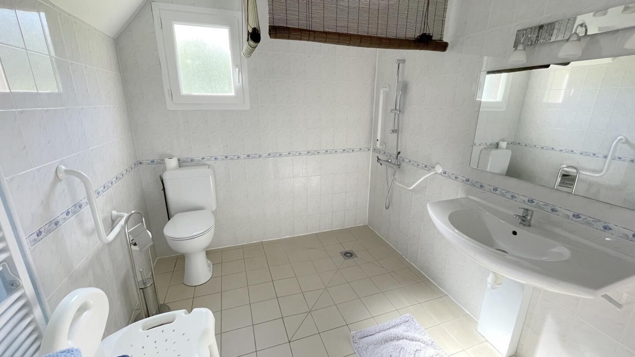 Photo of Bathroom in Sainte-Marguerite-sur-Fauville