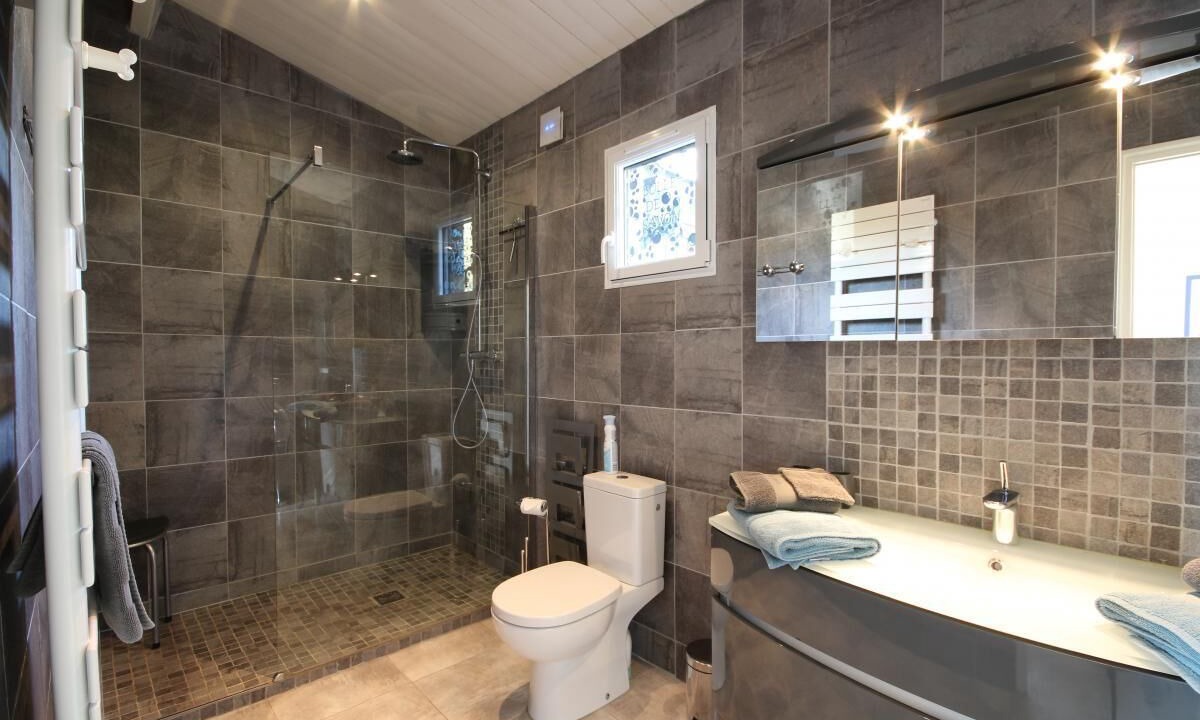 Photo of Bathroom in Saint-Martin-aux-Buneaux