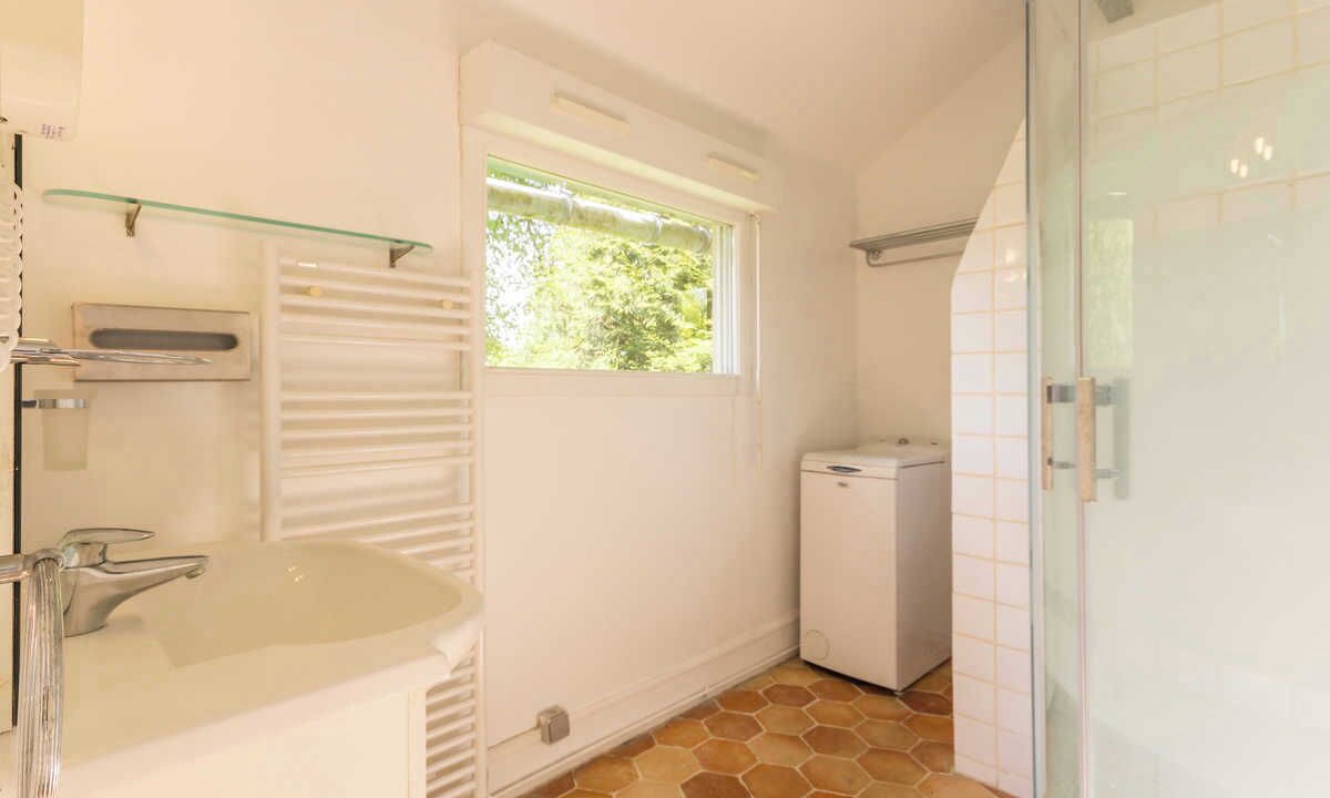 Photo of Bathroom in Cuy-Saint-Fiacre