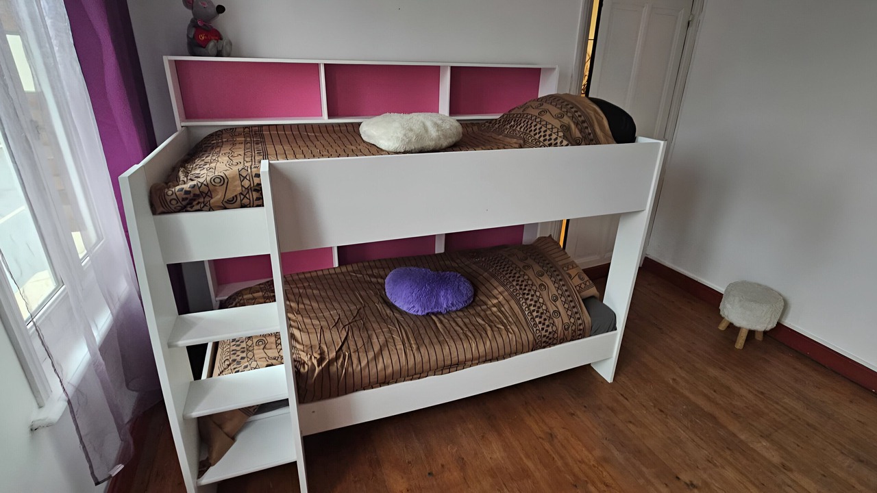 Photo of Bedroom in Lens