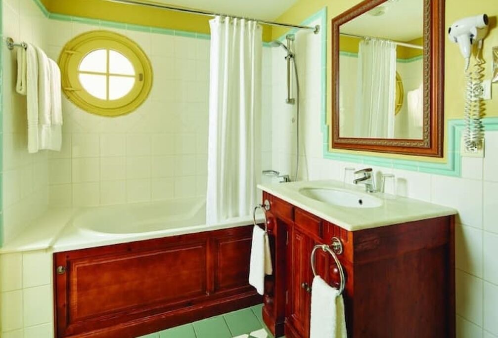 Photo of Bathroom in Magny-le-Hongre