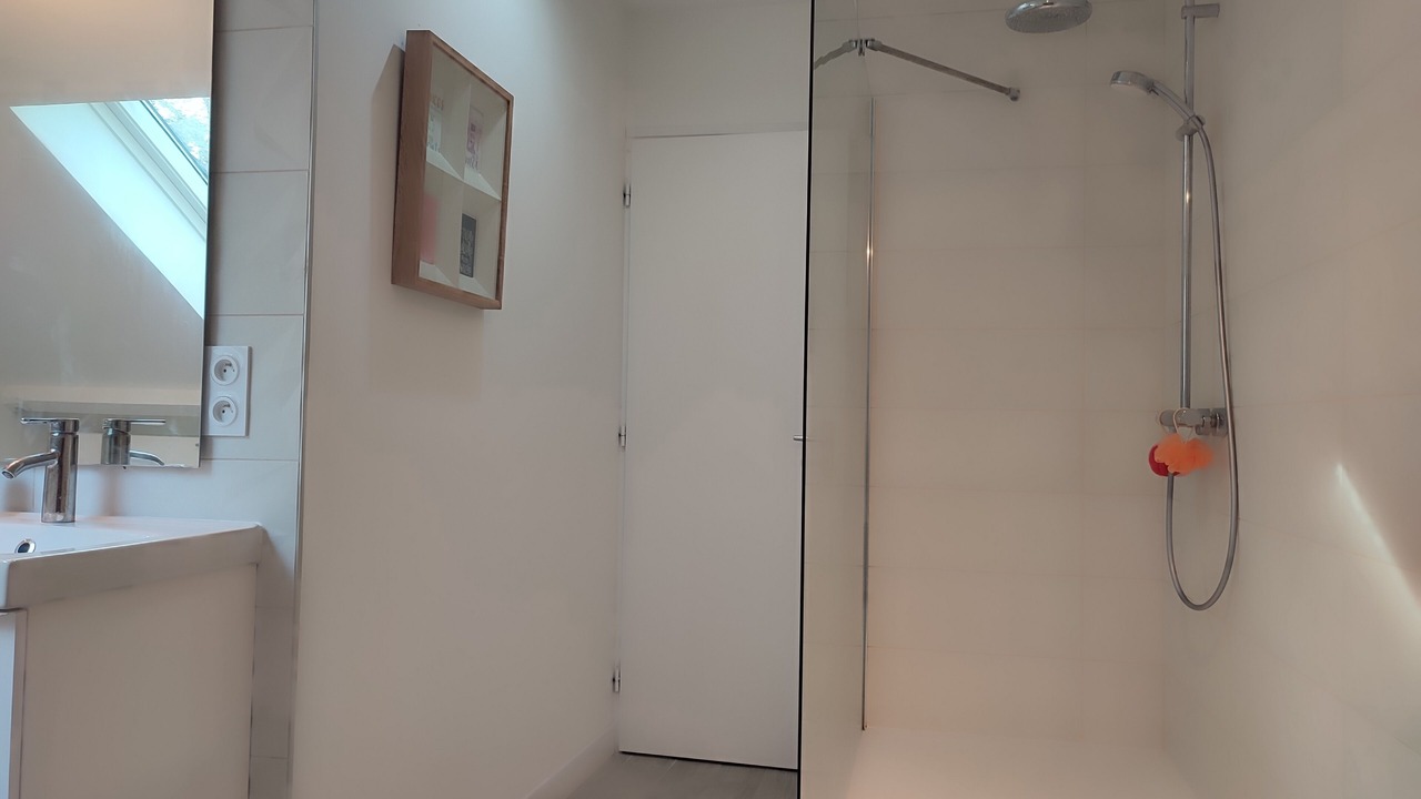 Photo of Bathroom in Levis-Saint-Nom