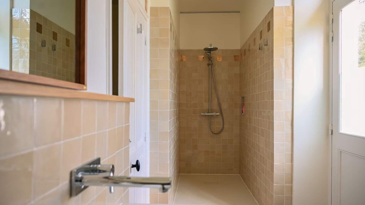 Photo of Bathroom in Raveau