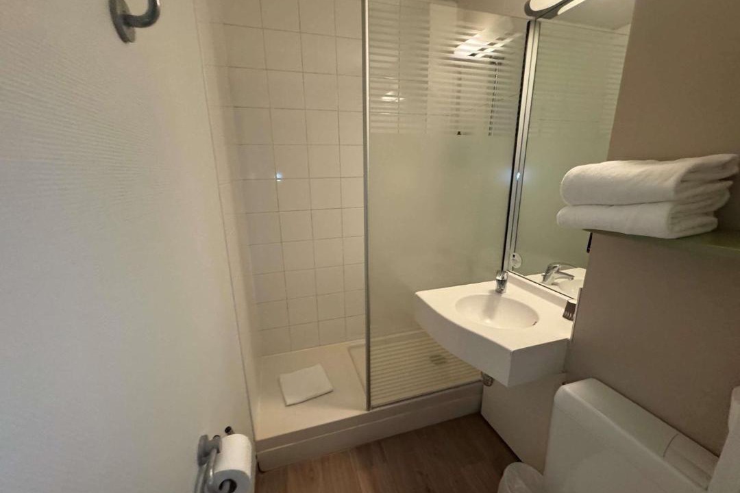 Photo of Bathroom in Saint-Etienne-du-Rouvray