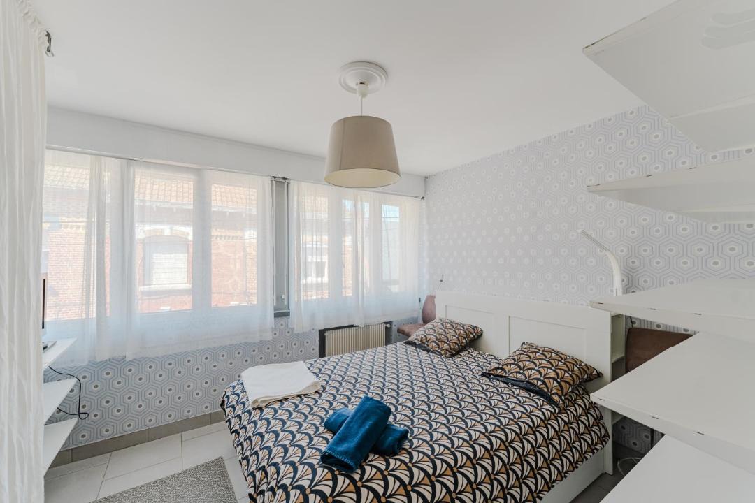 Photo of Bedroom in Lens