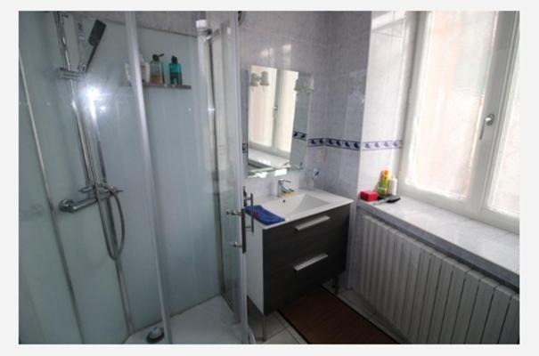 Photo of Bathroom in Bennecourt