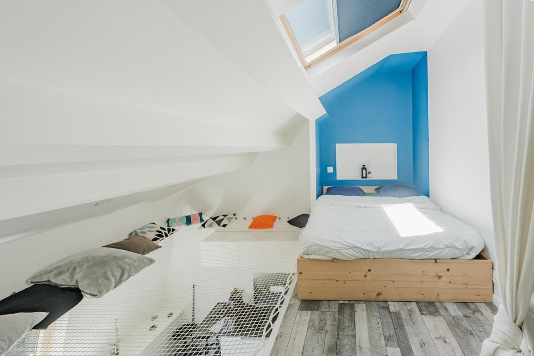 Photo of Bedroom in Lens