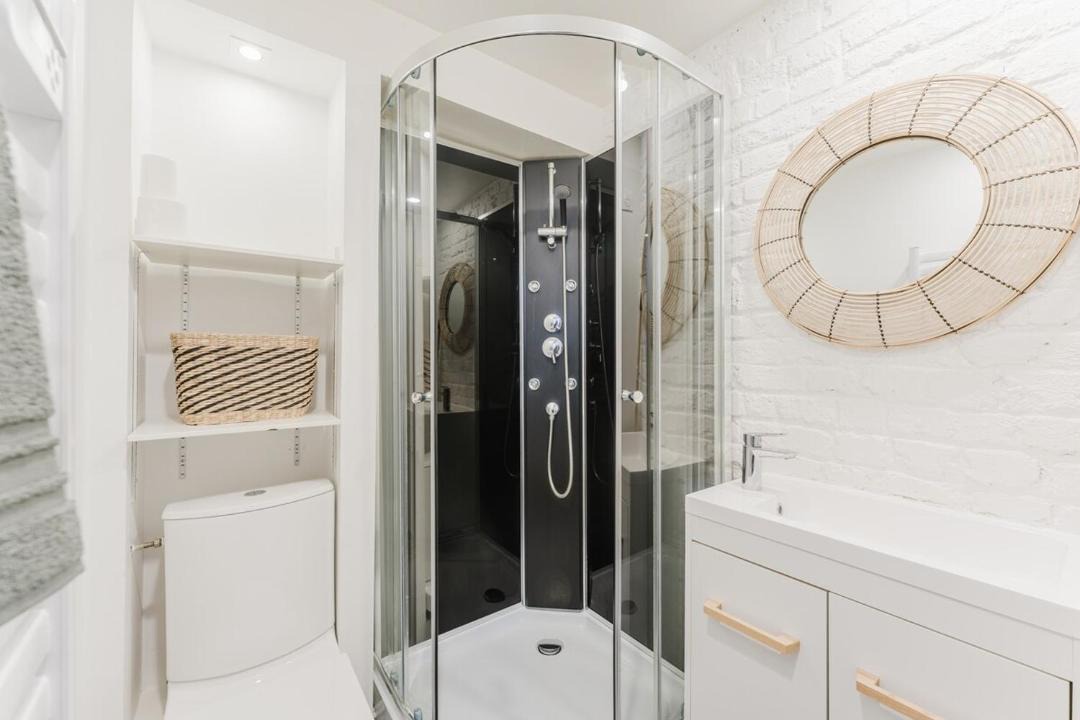 Photo of Bathroom in Lens
