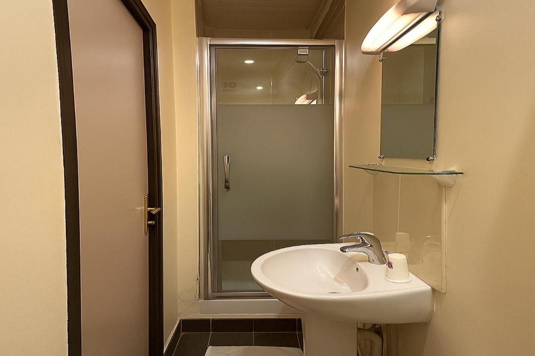 Photo of Bathroom in Maisons-Alfort