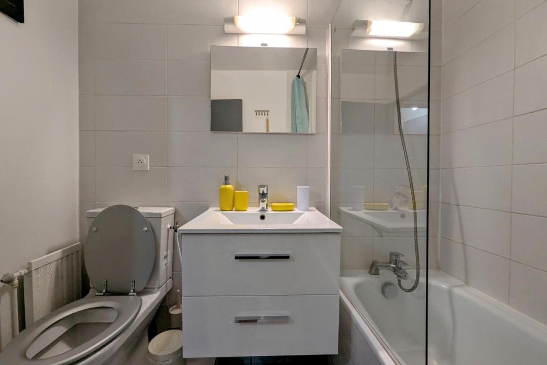 Photo of Bathroom in Mantes-la-Jolie