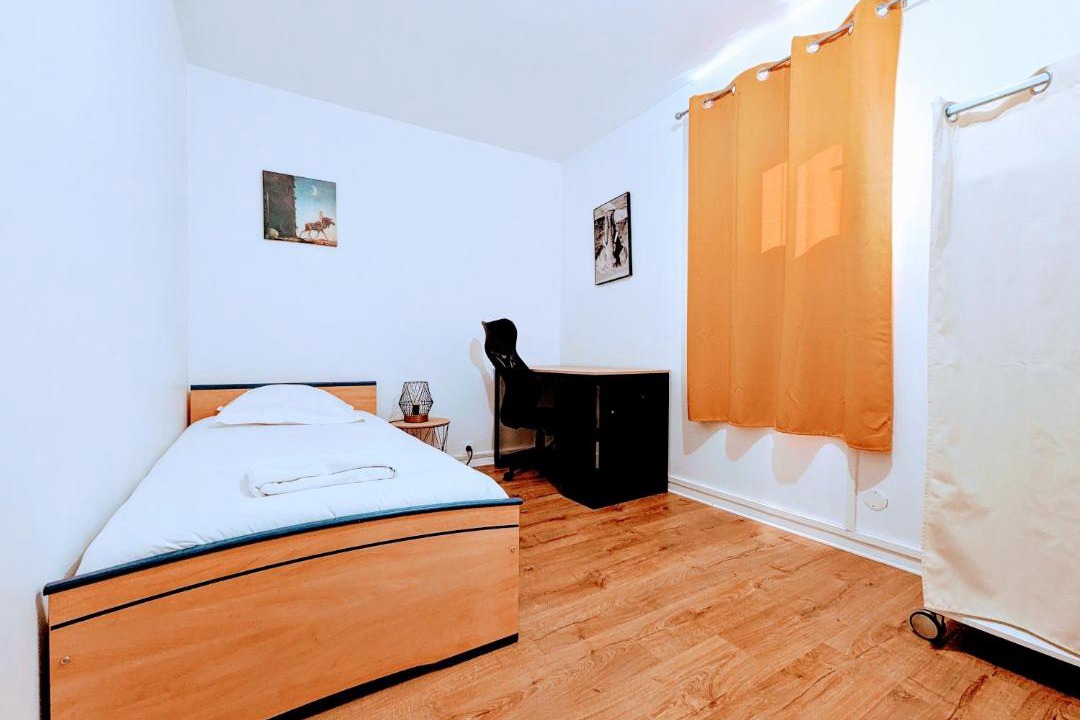 Photo of Bedroom in Mantes-la-Jolie
