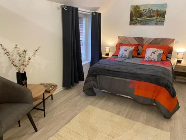 Photo of Bedroom in Saint-Quentin-des-Pres