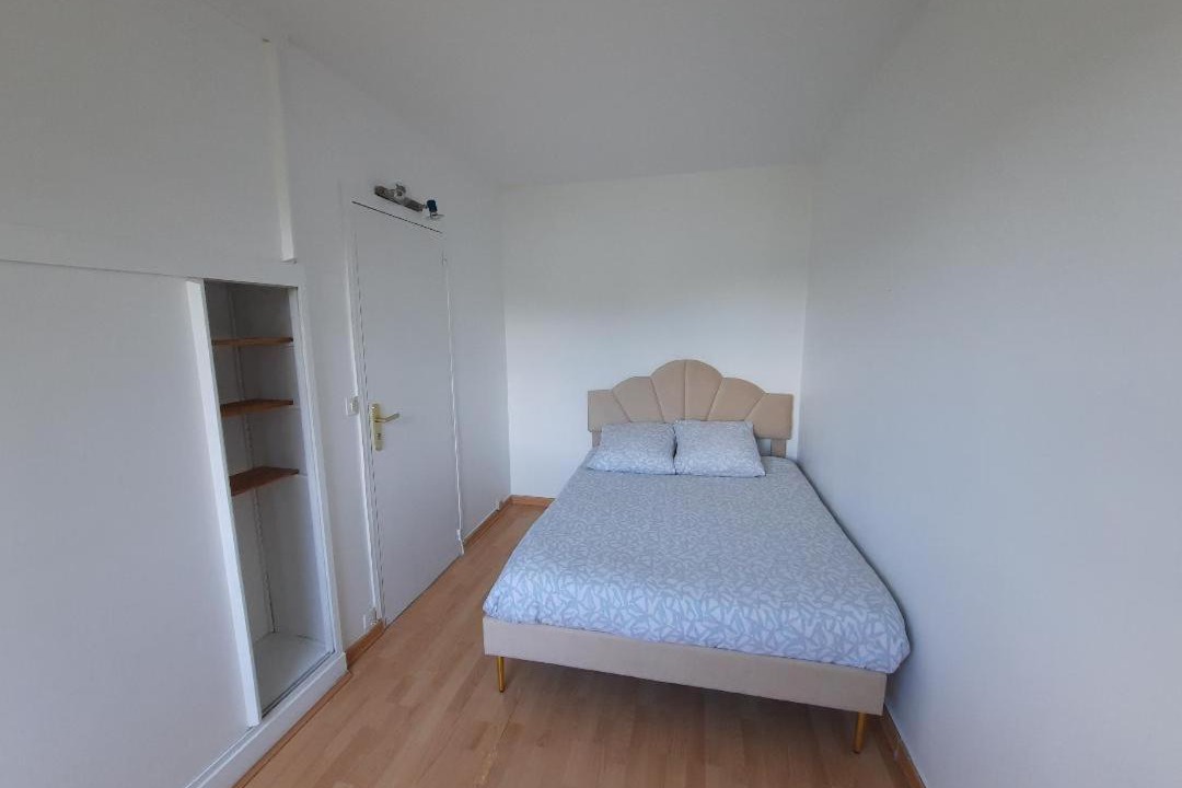 Photo of Bedroom in Yerres
