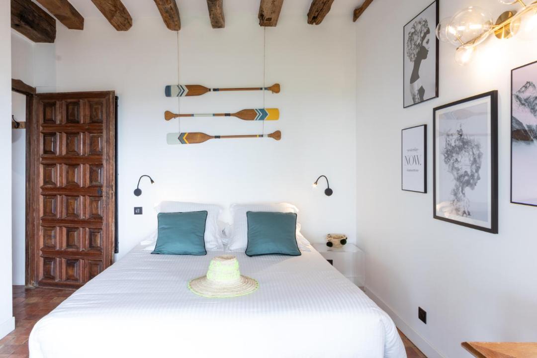 Photo of Bedroom in La Roche-Guyon