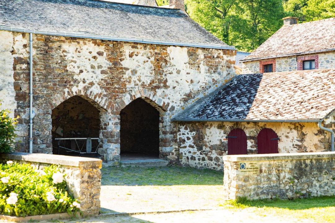 Photo of Buildings in Saint-Pierre-sur-Erve