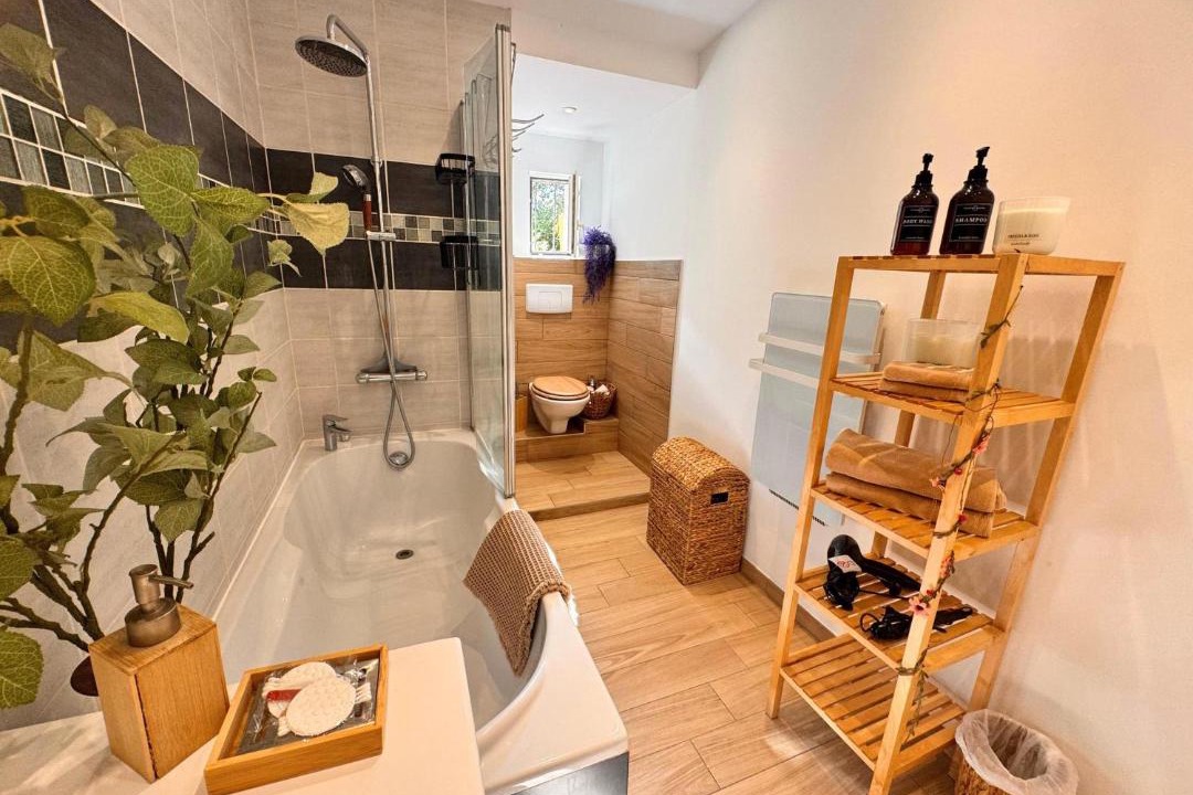 Photo of Bathroom in Fives
