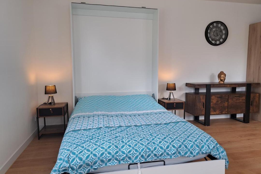 Photo of Bedroom in Lens