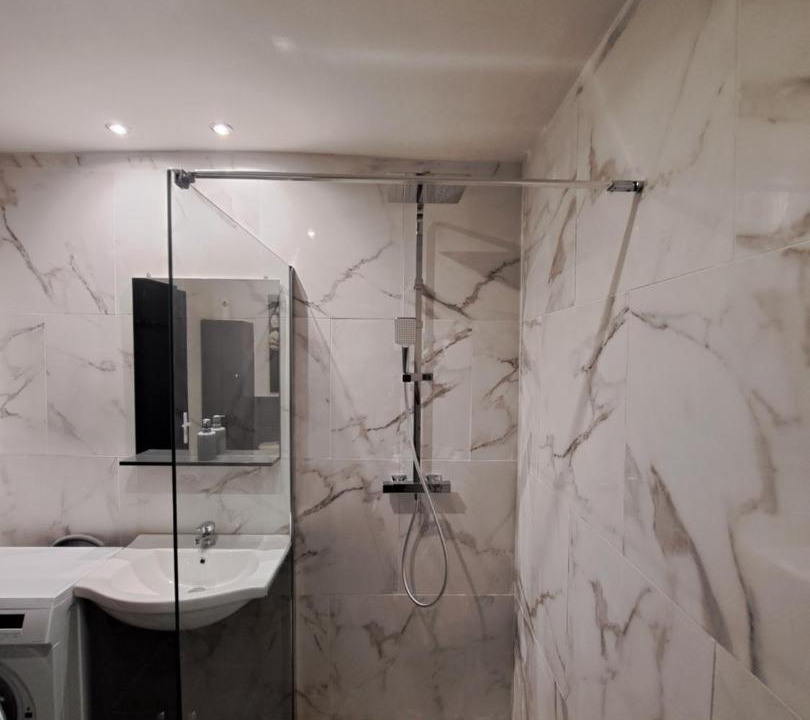 Photo of Bathroom in Lens