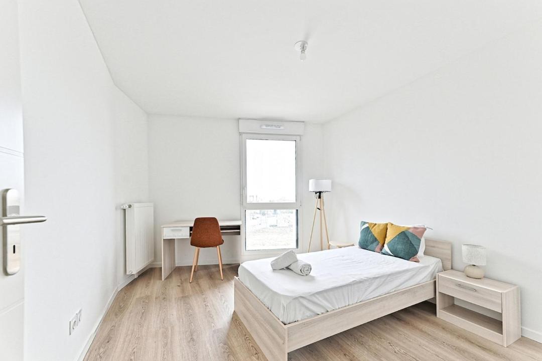 Photo of Bedroom in Colombes