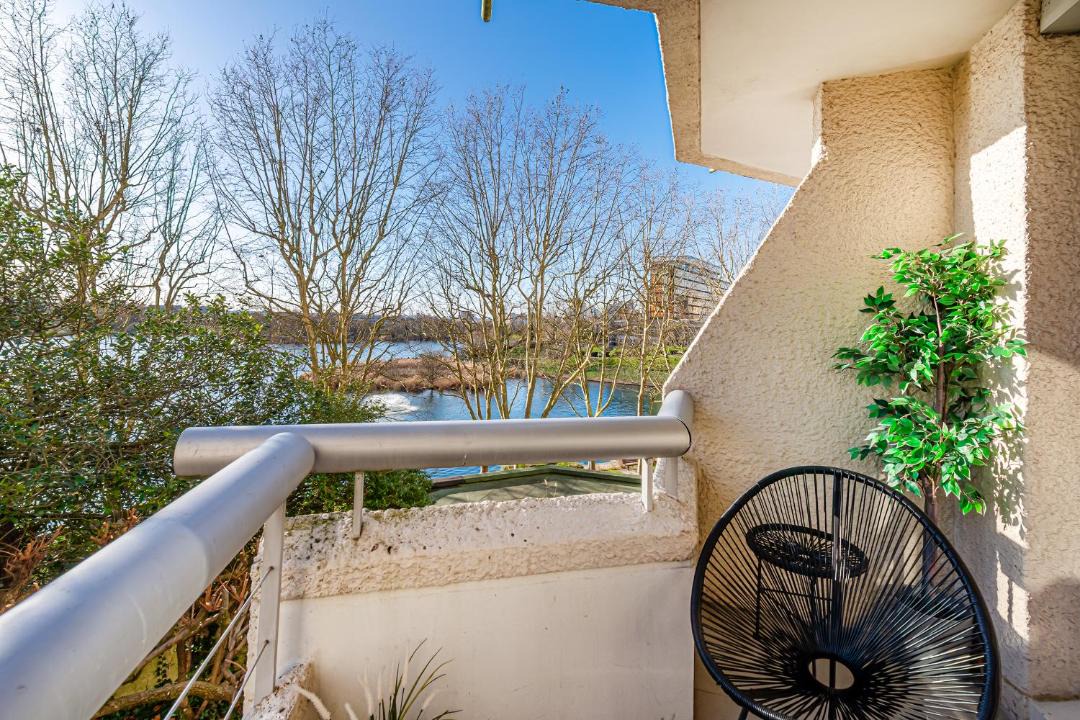 Photo of Patio Balcony in Front de Lac