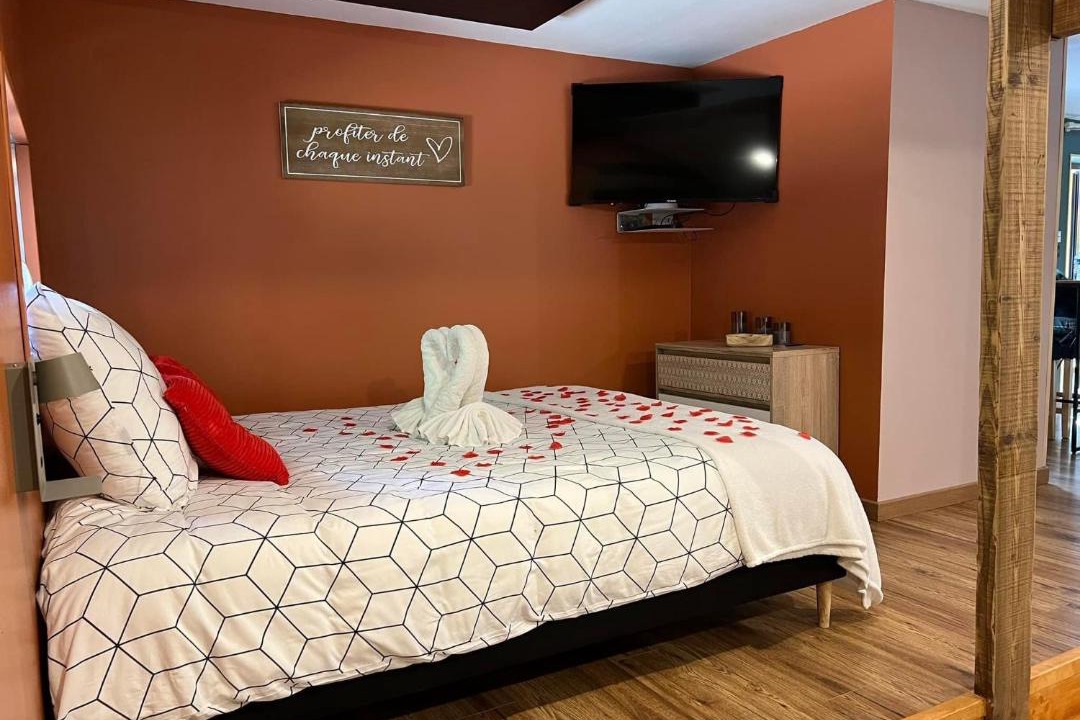 Photo of Bedroom in Saint-Gilles-de-Cretot