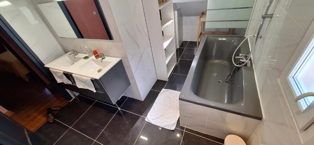 Photo of Bathroom in Saint-Jean-de-Braye