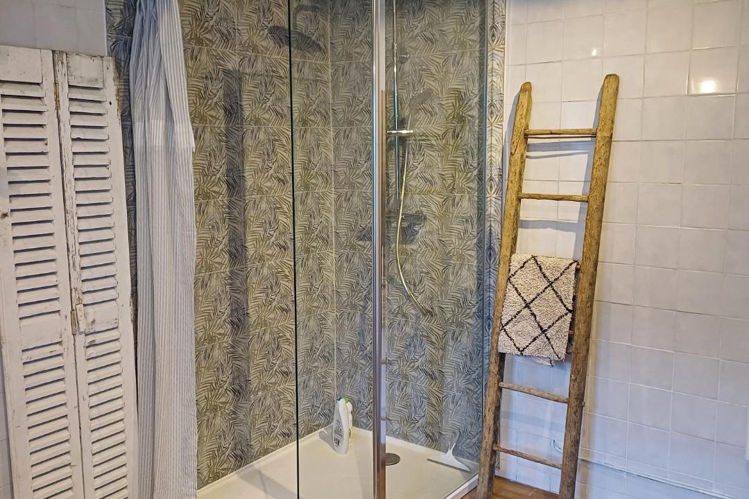 Photo of Bathroom in Courcelles-les-Gisors