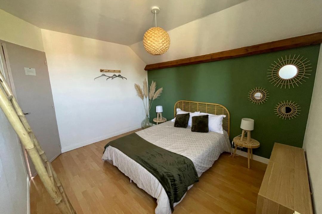 Photo of Bedroom in Coucy-le-Chateau-Auffrique