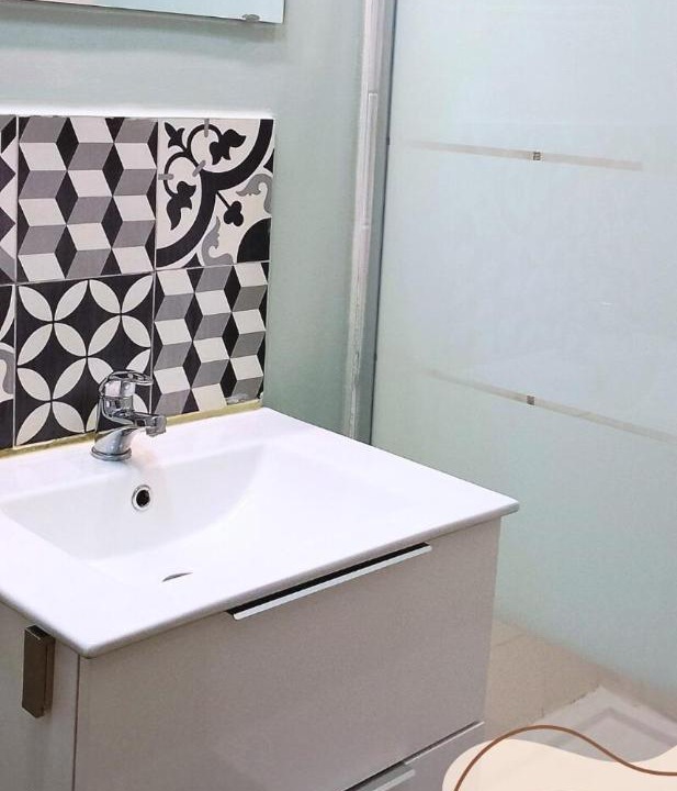 Photo of Bathroom in Lens
