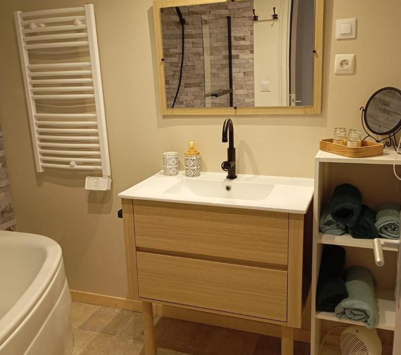 Photo of Bathroom in Neuilly-l'Eveque