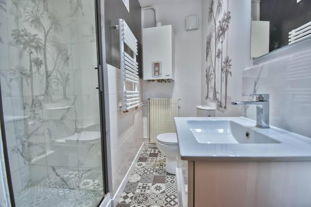 Photo of Bathroom in Maintenon