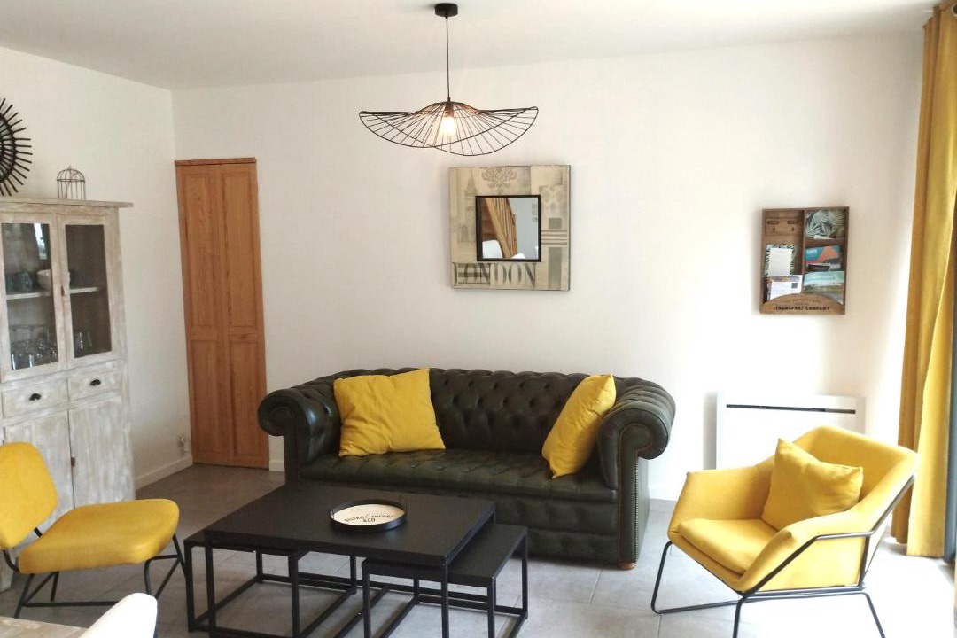 Photo of Livingroom in Sainte-Genevieve-les-Gasny