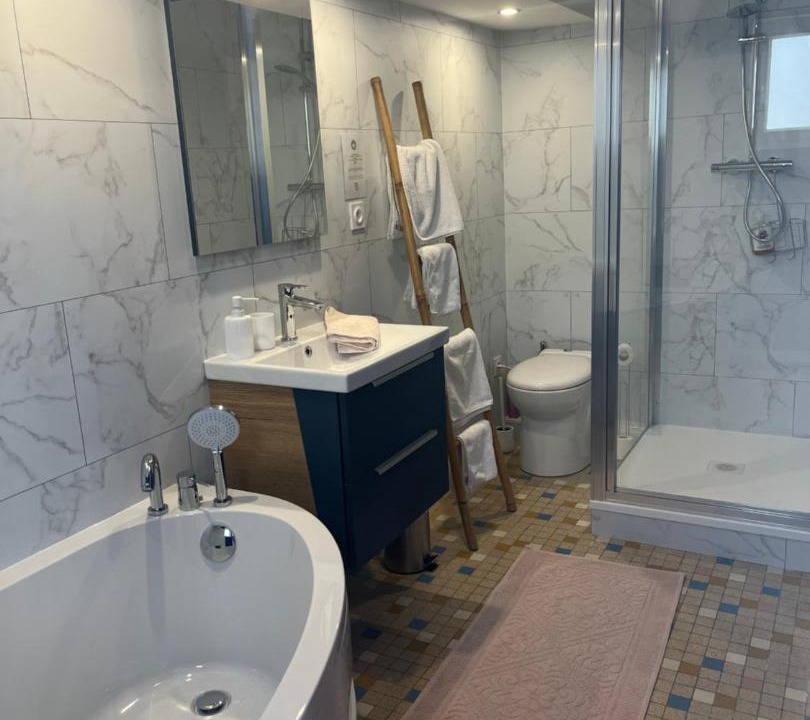 Photo of Bathroom in Erondelle