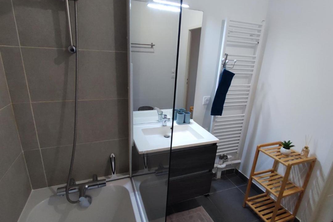 Photo of Bathroom in Faubourg-Raines