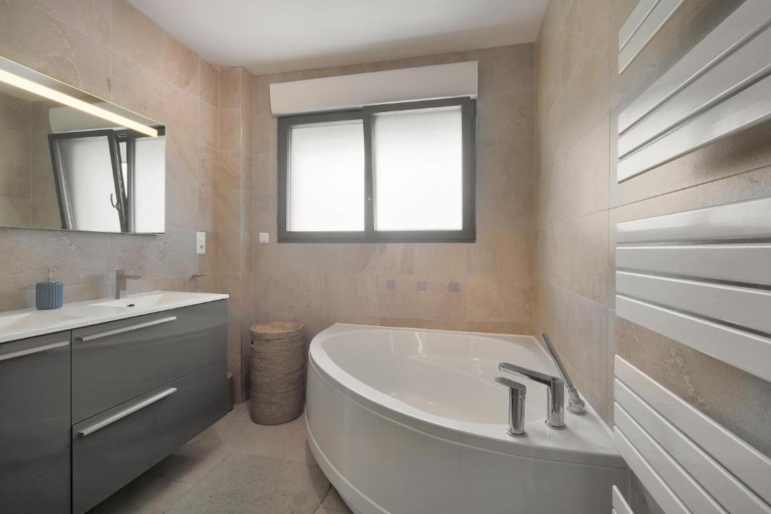 Photo of Bathroom in Sainghin-en-Melantois