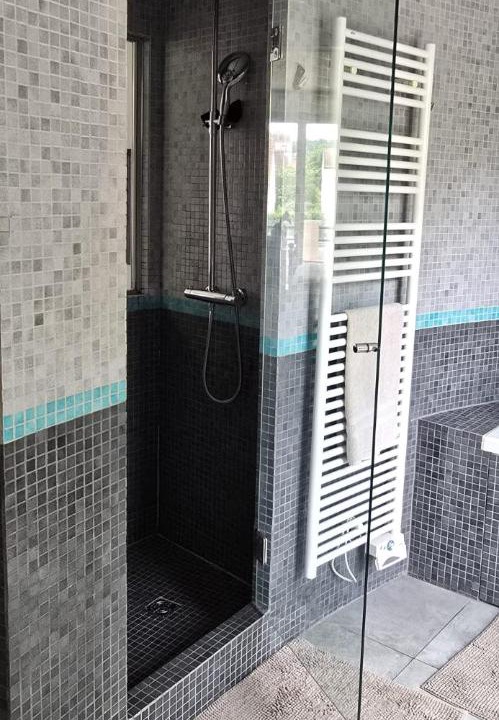 Photo of Bathroom in Plateau - Mont-Valerien