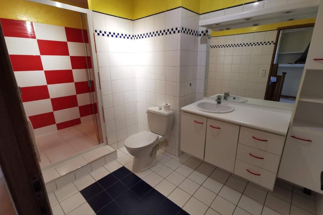 Photo of Bathroom in Royallieu Pompidou