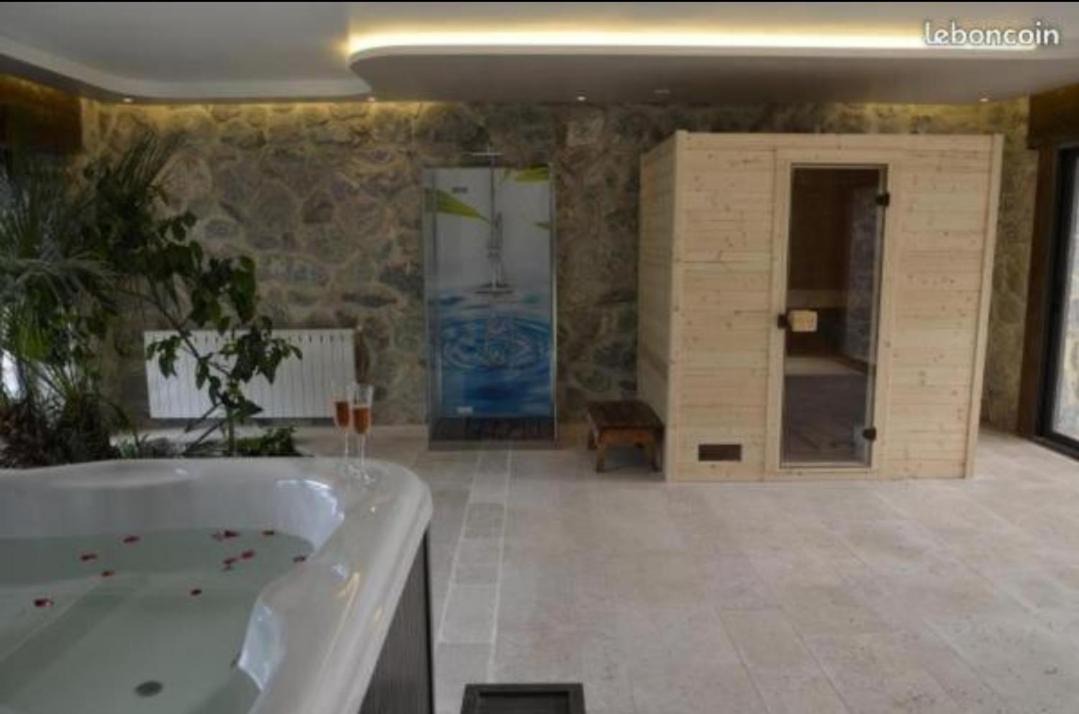 Photo of Bathroom in Durtal