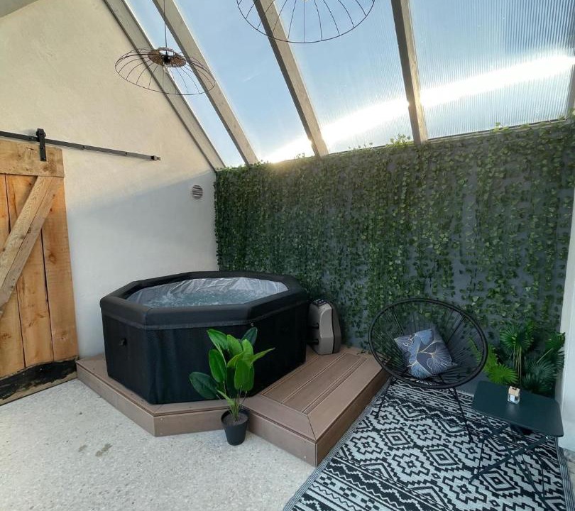 Photo of Patio Balcony in Henneveux