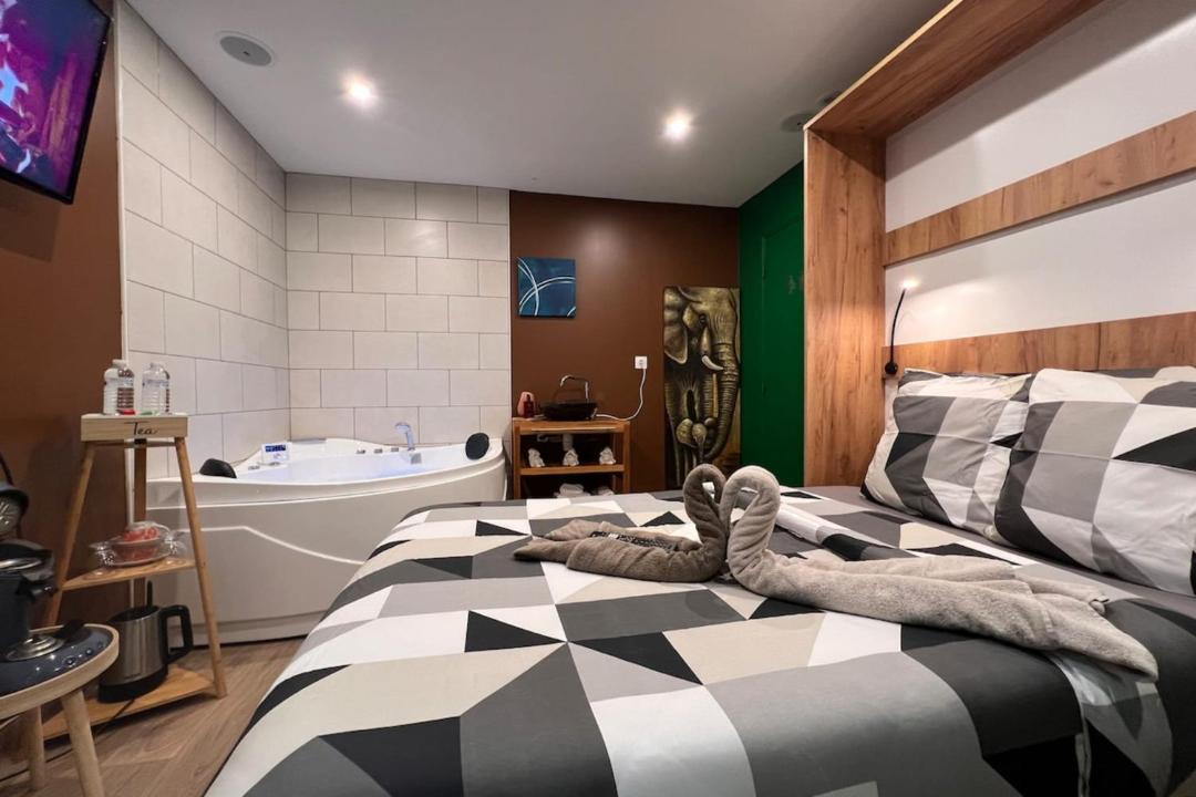 Photo of Bedroom in La Celle-sur-Morin