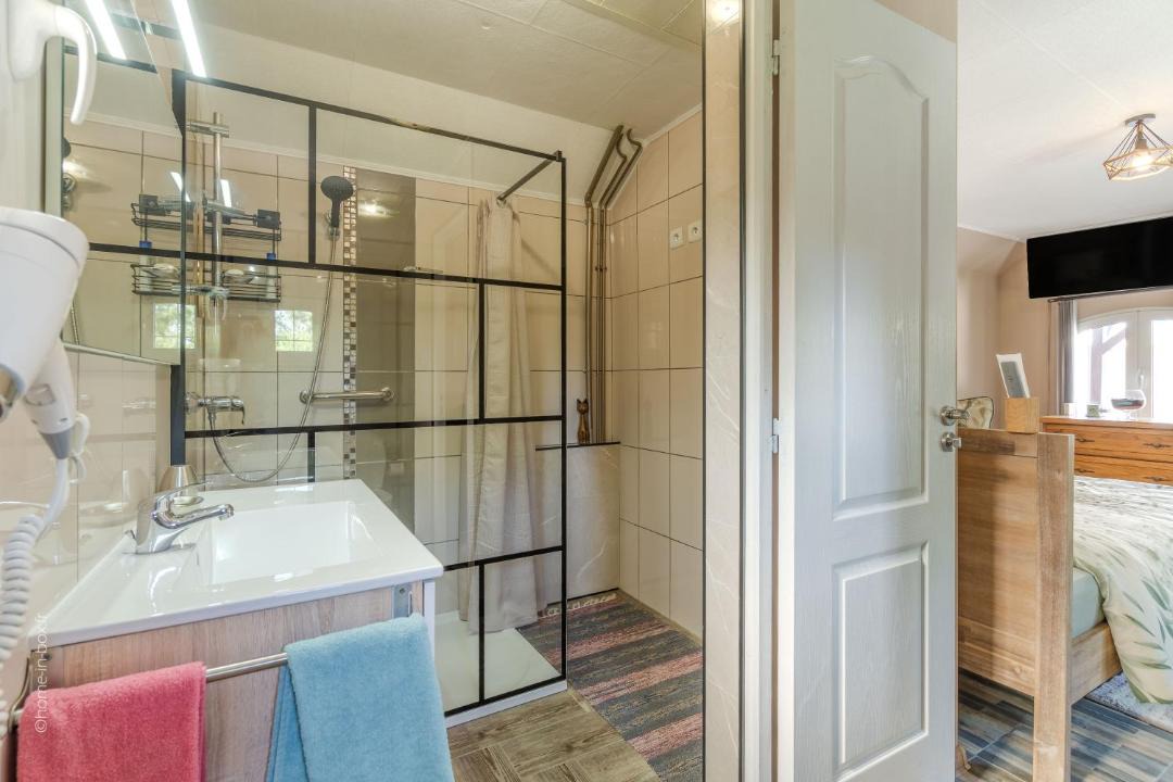Photo of Bathroom in Esbly